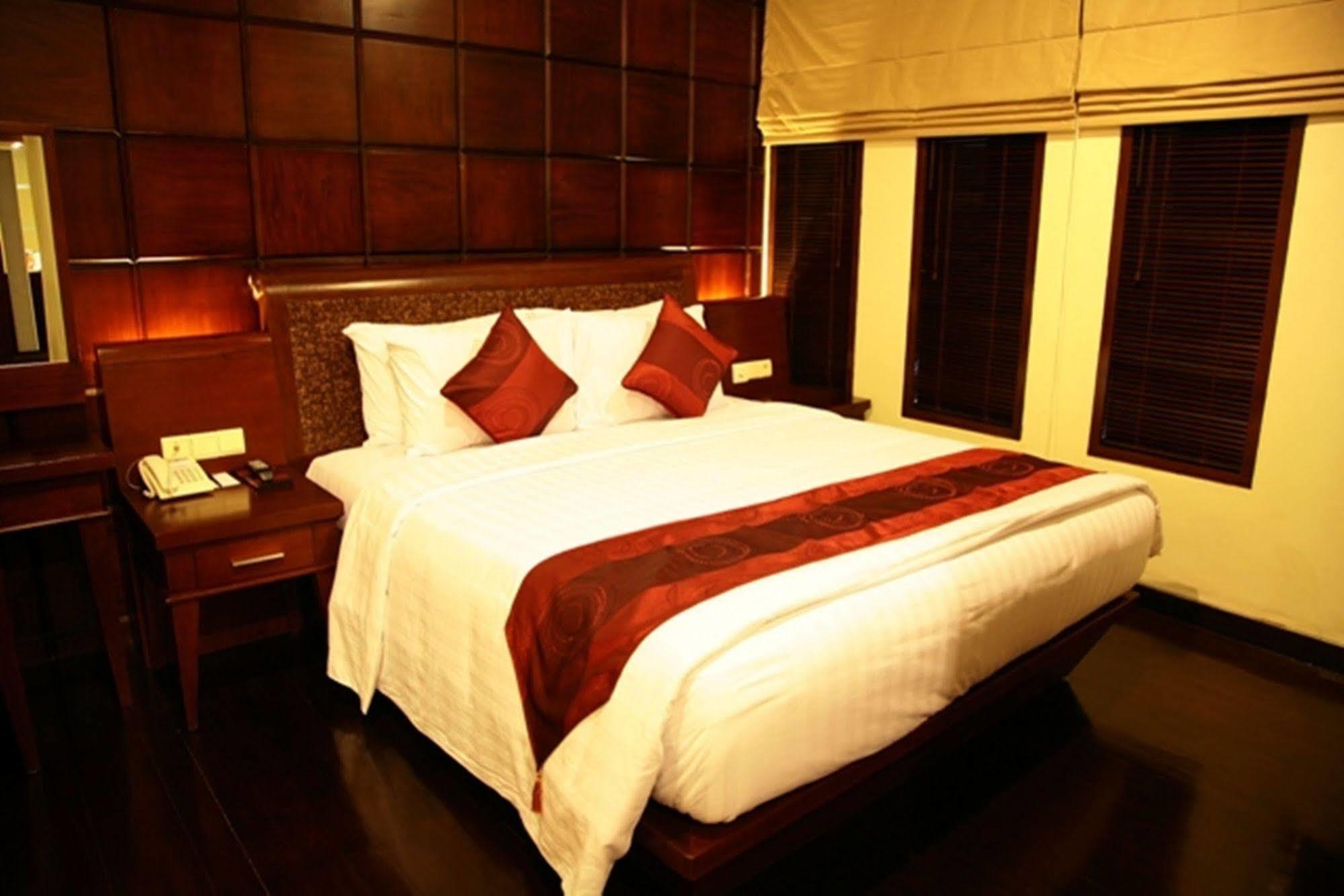 Capital O 2114 Grand Jimbaran Boutique Hotel ภายนอก รูปภาพ