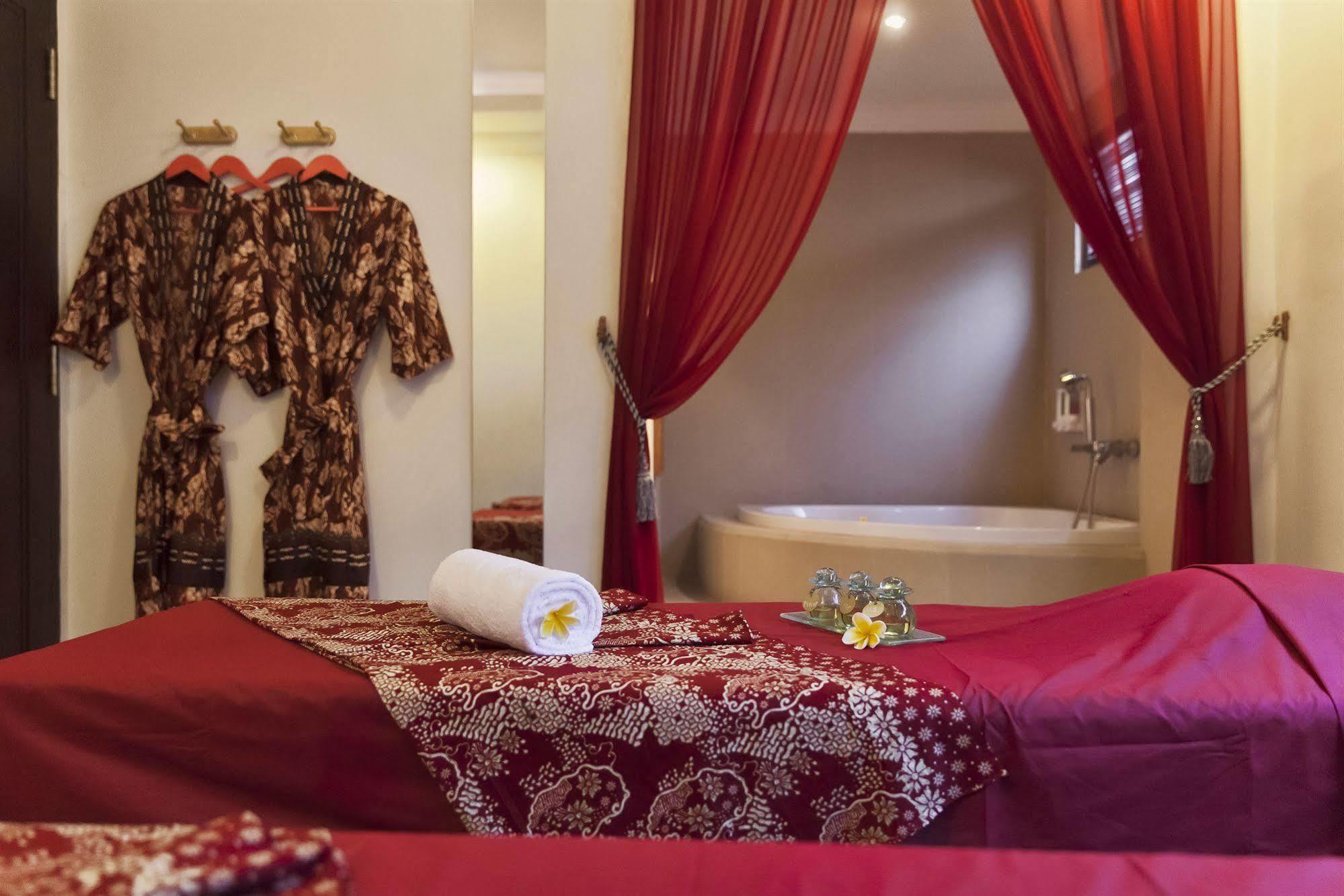Capital O 2114 Grand Jimbaran Boutique Hotel ภายนอก รูปภาพ