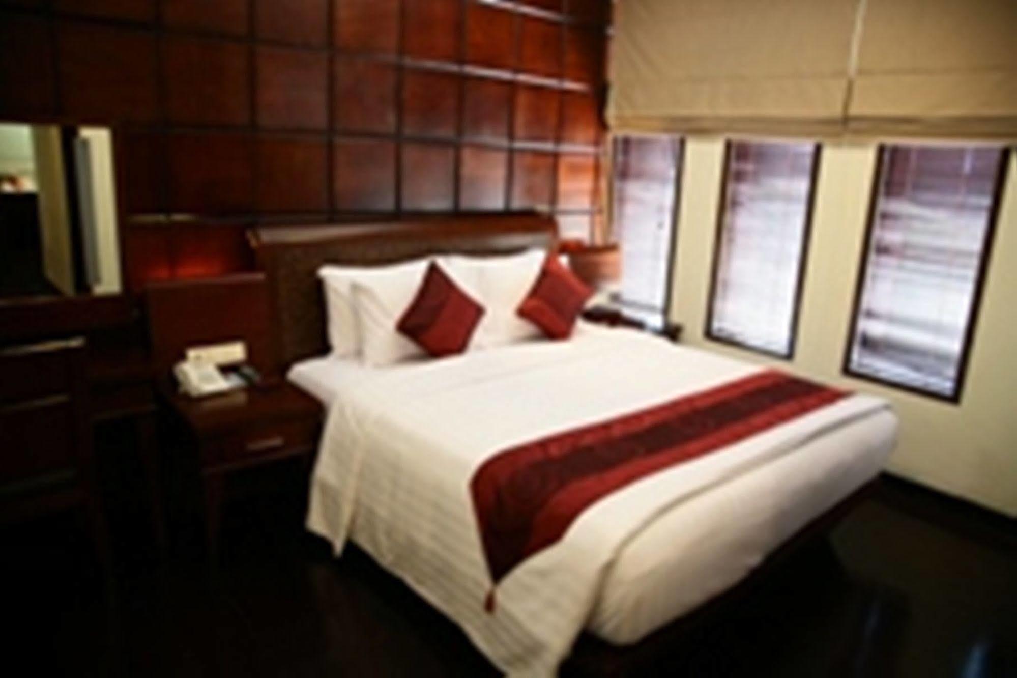Capital O 2114 Grand Jimbaran Boutique Hotel ภายนอก รูปภาพ