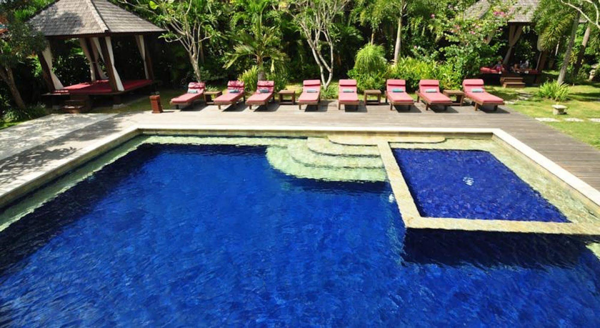 Capital O 2114 Grand Jimbaran Boutique Hotel ภายนอก รูปภาพ
